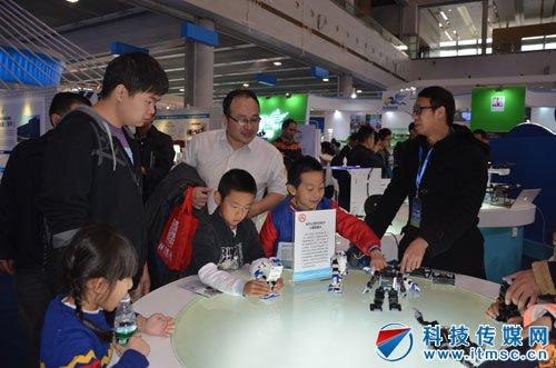 常平本土企业龙昌科技的机器人产品亮相科技合作周-科技传媒网